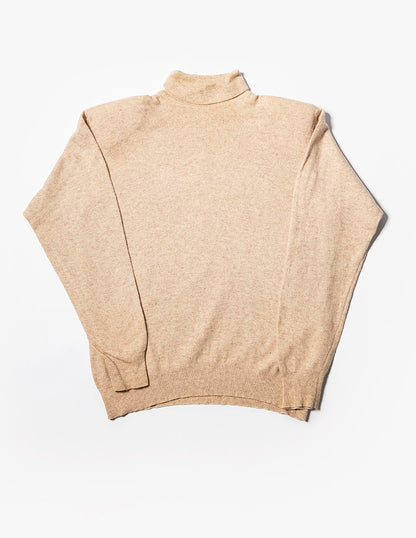 Plain turtle-neck sweater, padded shoulder