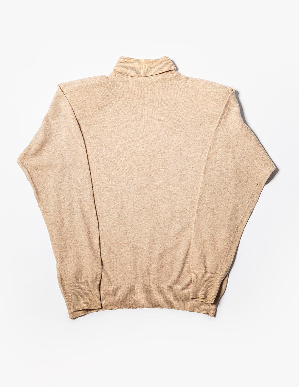 Plain turtle-neck sweater, padded shoulder